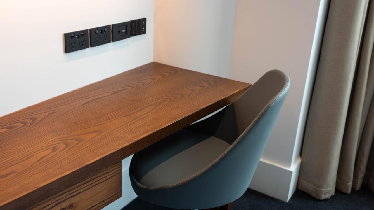 Horizon By Skycity Auckland Exterior foto A desk in a hotel room